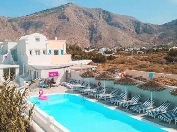 Отель Sea La Vie Beachfront Suites 3*